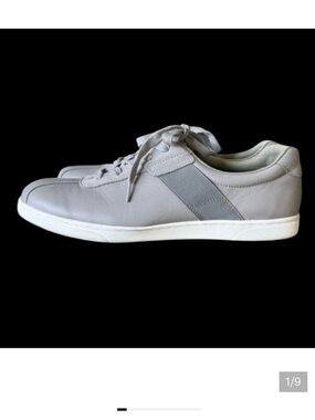 VIONIC men’s leather grey sneaker US size 11 good condition Mark top right